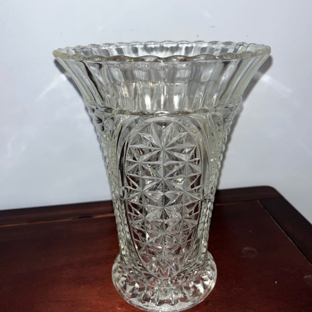 Elegant Crystal Glass Vase